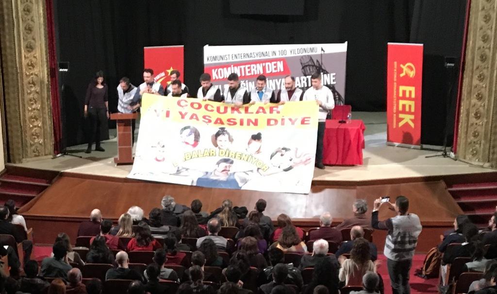 Cargill işçileri Komintern 100 konferansında konuşuyor Cargill işçileri Komintern 100 konferansında konuşuyor
