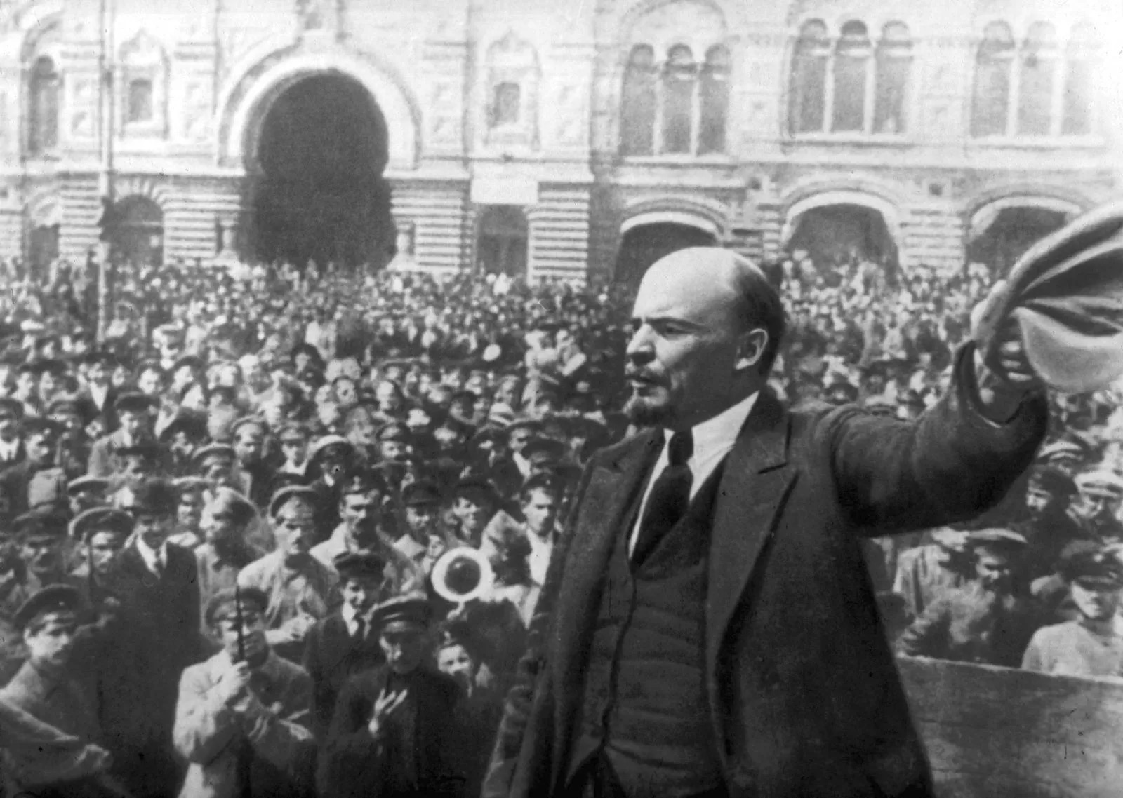 Ekim devriminin önderi, işçi sınıfının yol göstericisi Lenin 155 yaşında!