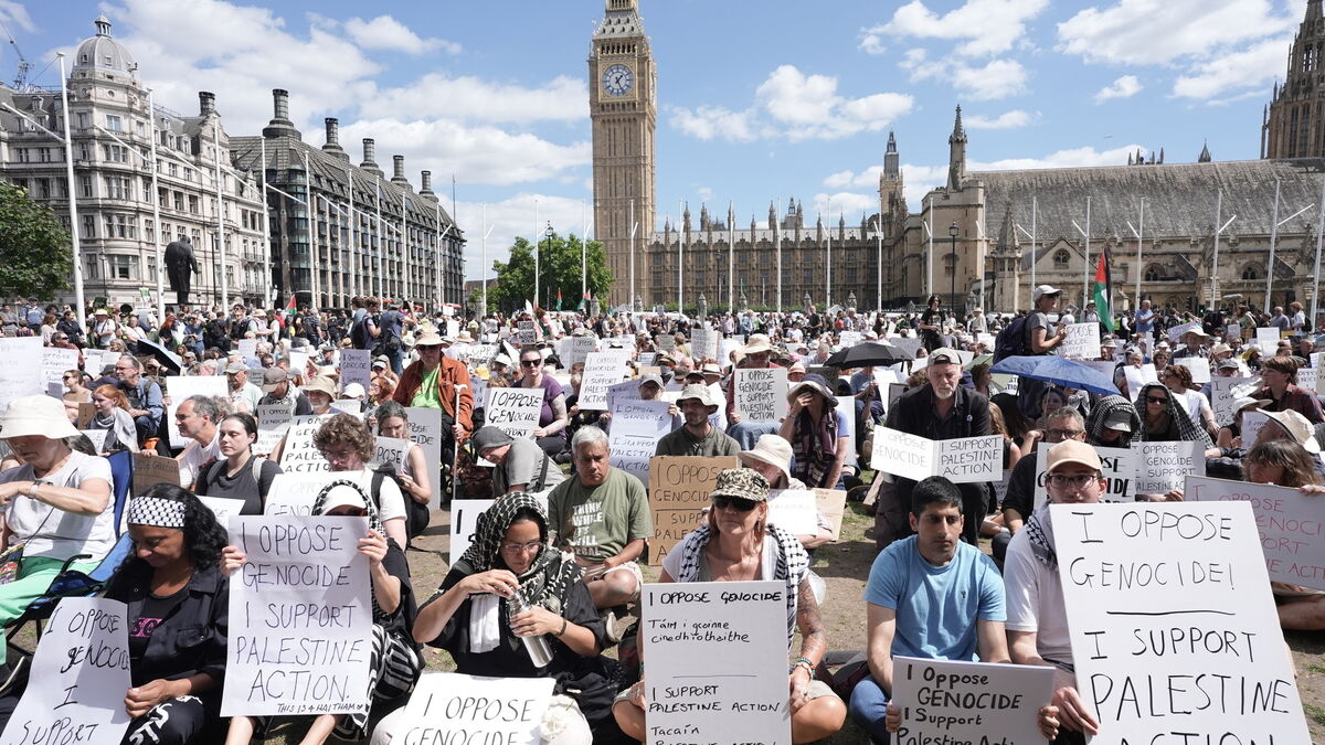 Londra’da “Filistin için Eylem” örgütünün yasaklanmasına karşı binler sokaklara akın etti