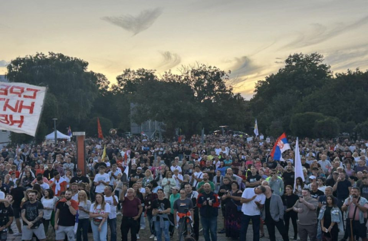 Sırbistan halkı yolsuzluğa ve baskıya karşı ayağa kalktı