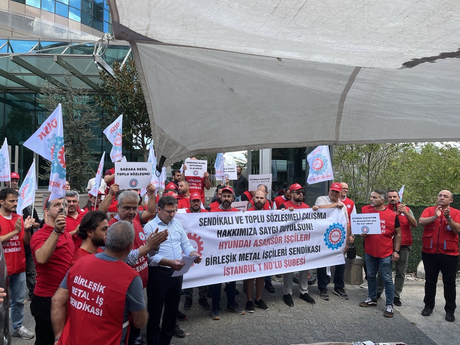 Hyundai Asansör işçileri ekmek ve hürriyet için mücadele ediyor!