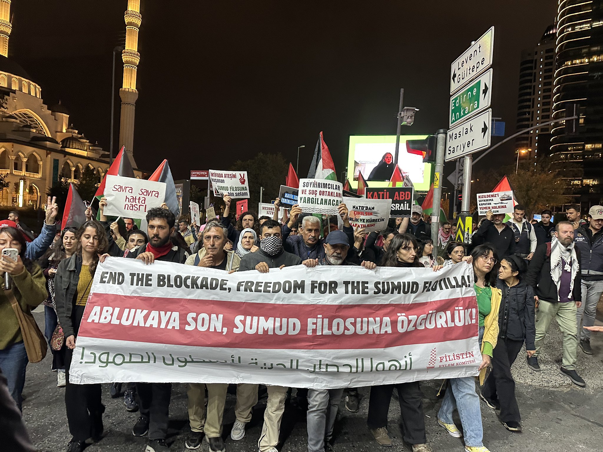 Ablukaya ve soykırıma direnen Filistin halkı için yola çıkan Sumûd filosu ile dayanışmak için sokaklardaydık! 