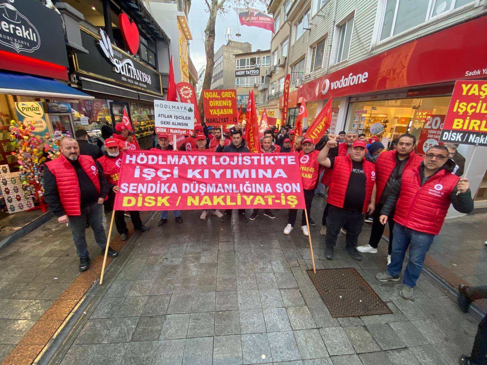 Şekerpınar’da direniş ateşi ikinci ayını dolduruyor: Hödlmayr patronu saldırıyor işçiler direniyor!