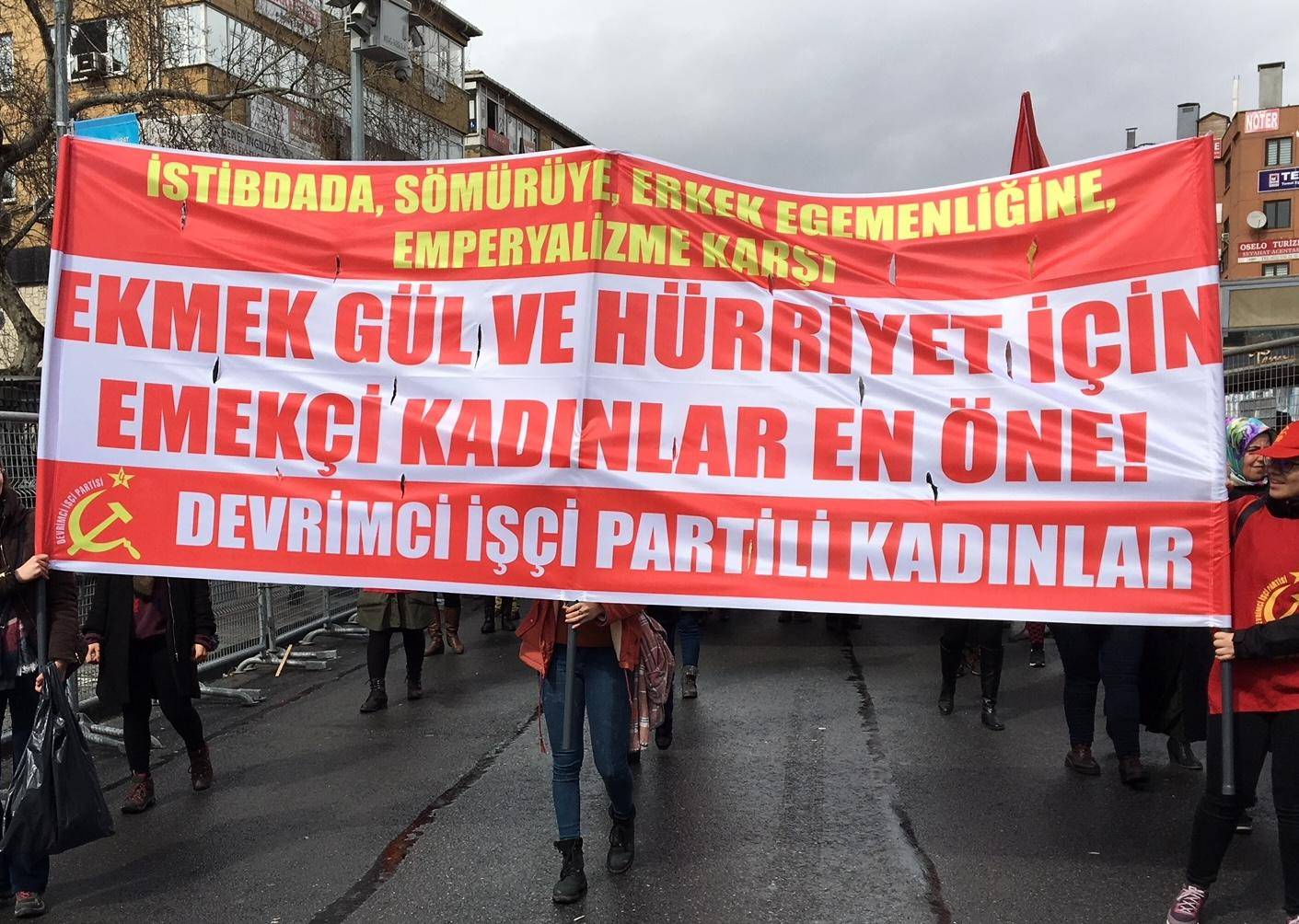 Sadece eşit işe eşit ücret değil, eşit ve özgür bir dünya istiyoruz! 