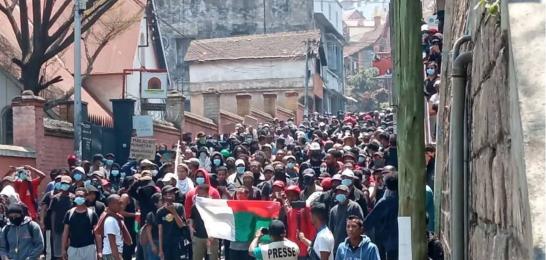 Madagaskar’da yas ve mücadele iç içe!