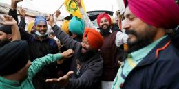 Hindistan köylülerinin faşist Modi’ye karşı zaferi!