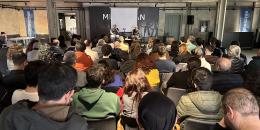 Aydınlar, öğrenciler, işçiler Sungur Savran’ın Türkiye’de Sınıf Mücadeleleri (Cilt 2) kitabı için Metrohan salonunu doldurdu