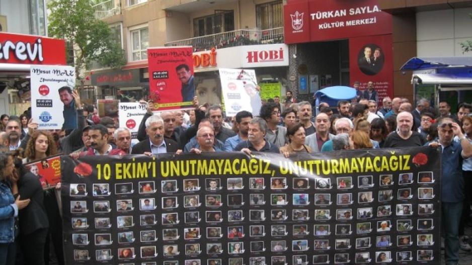 İzmir’de katliamın saati 10.04’te anma yapıldı