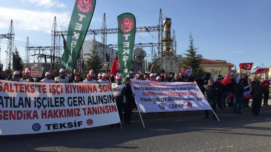 Altın İplik işçileri alacaklarını taksitle değil, söke söke aldı Altın İplik işçileri alacaklarını taksitle değil, söke söke aldı