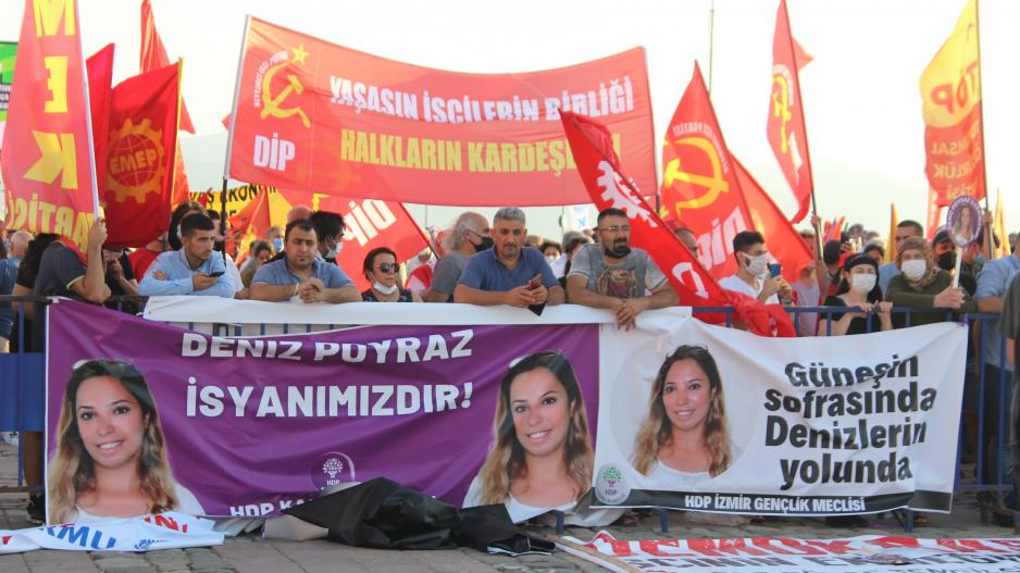 İzmir’de “Demokrasi için bir nefes” mitingi düzenlendi